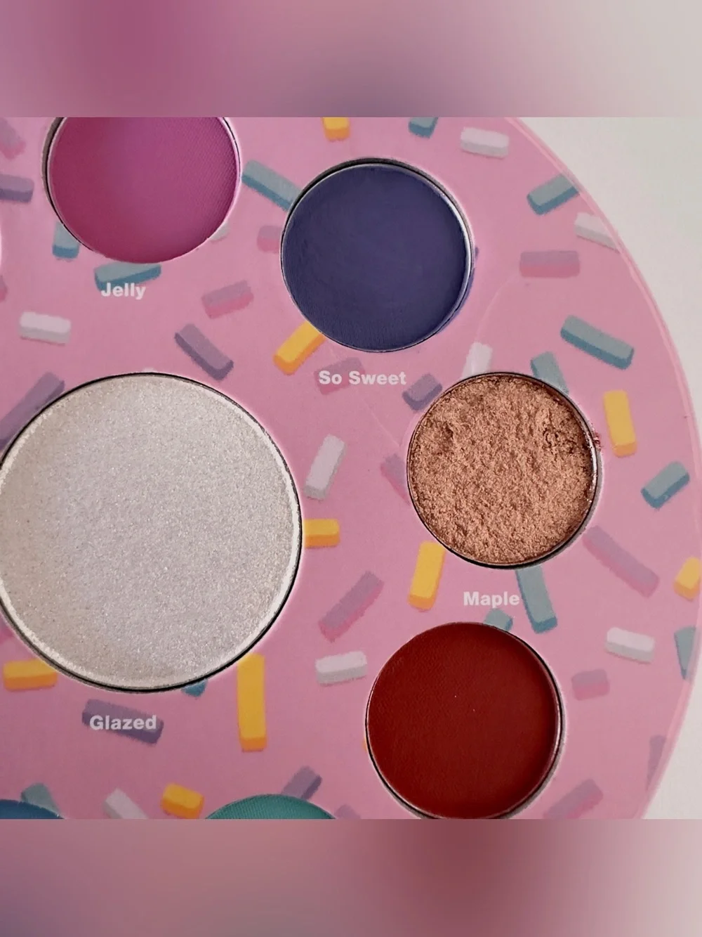New Glamlite Glam Donut Eyeshadow & Highlighter Palette